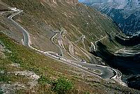 Klesání z Passo dello Stelvio do Trafoi