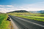 Silnice vedoucí podél fjordu Hvalfjörður