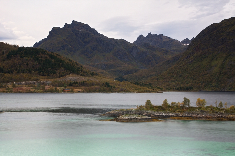 IMG_6673.jpg - Záliv Øksfjorden a vrcholy na okraji národního parku Møysalen - ostrov Hinnøya