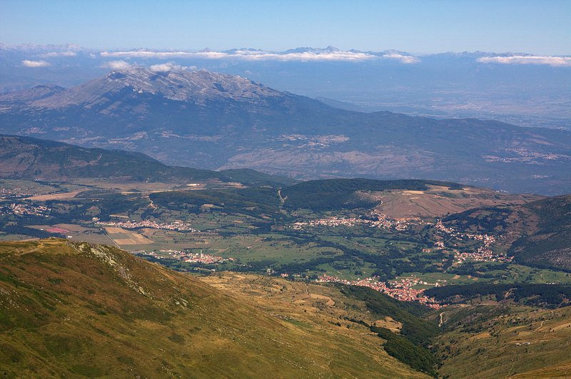 IMG_1152.jpg - Výhledy z Brinja Šehit do vnitrozemí Kosova. V pozadí hřebeny Prokletije na hranicích s Černou horou a Albánií