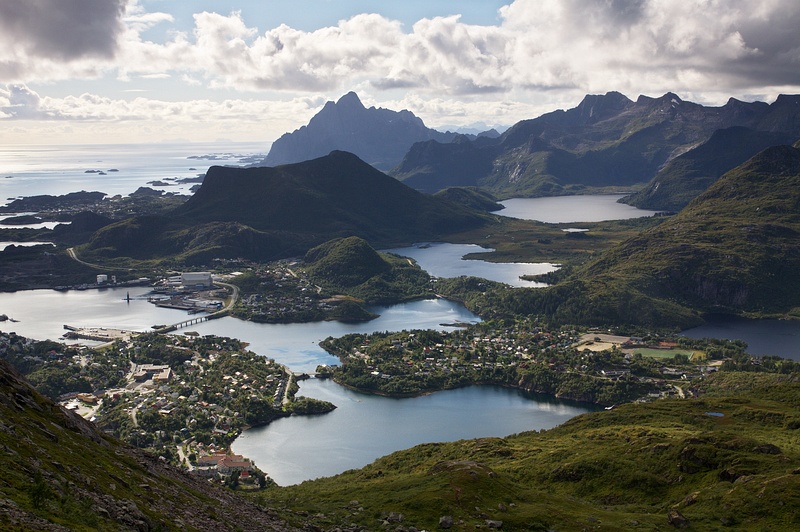 IMG_8563.jpg - Výhled na Svolvær a okolí cestou na horu Fløya