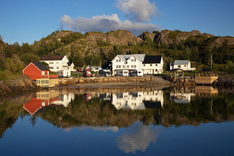IMG_8645.jpg - Zrcadlení v kempu Ørsvågen