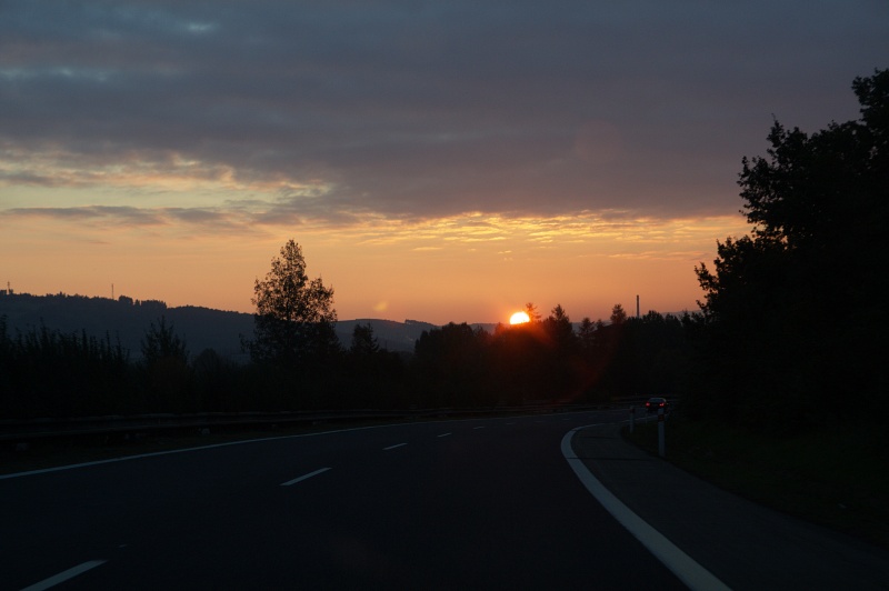 IMG_3952.jpg - Po noční jízdě z Pardubic se akorát s východem slunce blížím k Liptovskému Mikuláši