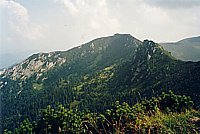 Pohled ze Suchého na Stratenec a Biele skaly