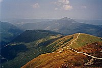 Pohled z Volovce zpět na Rakoň a do Roháčskej doliny