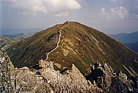 Volovec (2063 m) - v popředí nejpikantnější řetězy na Ostrém Roháči