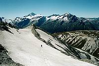 Cestou dolů z Mt. Ansted - v pozadí Mt. Aspiring