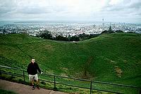 Auckland a krter jedn z mnoha sopek - Mt. Eden